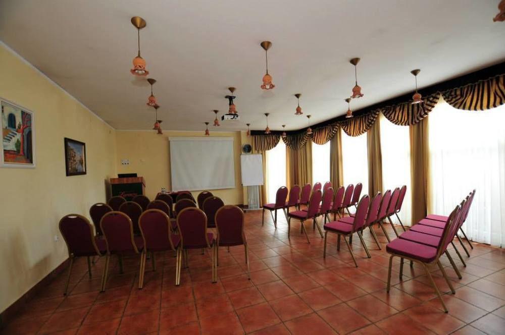 Hotel Lorenzo Krakow Bagian luar foto