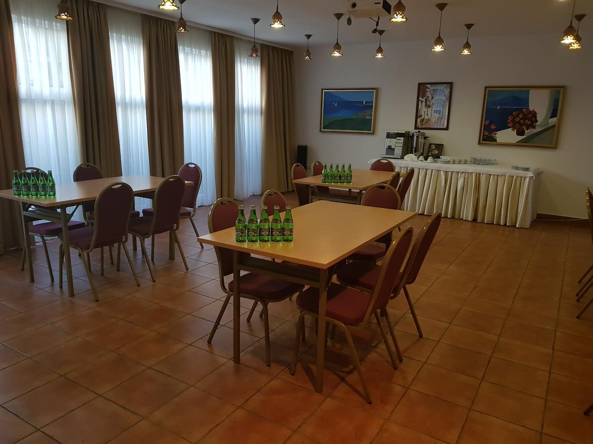 Hotel Lorenzo Krakow Bagian luar foto